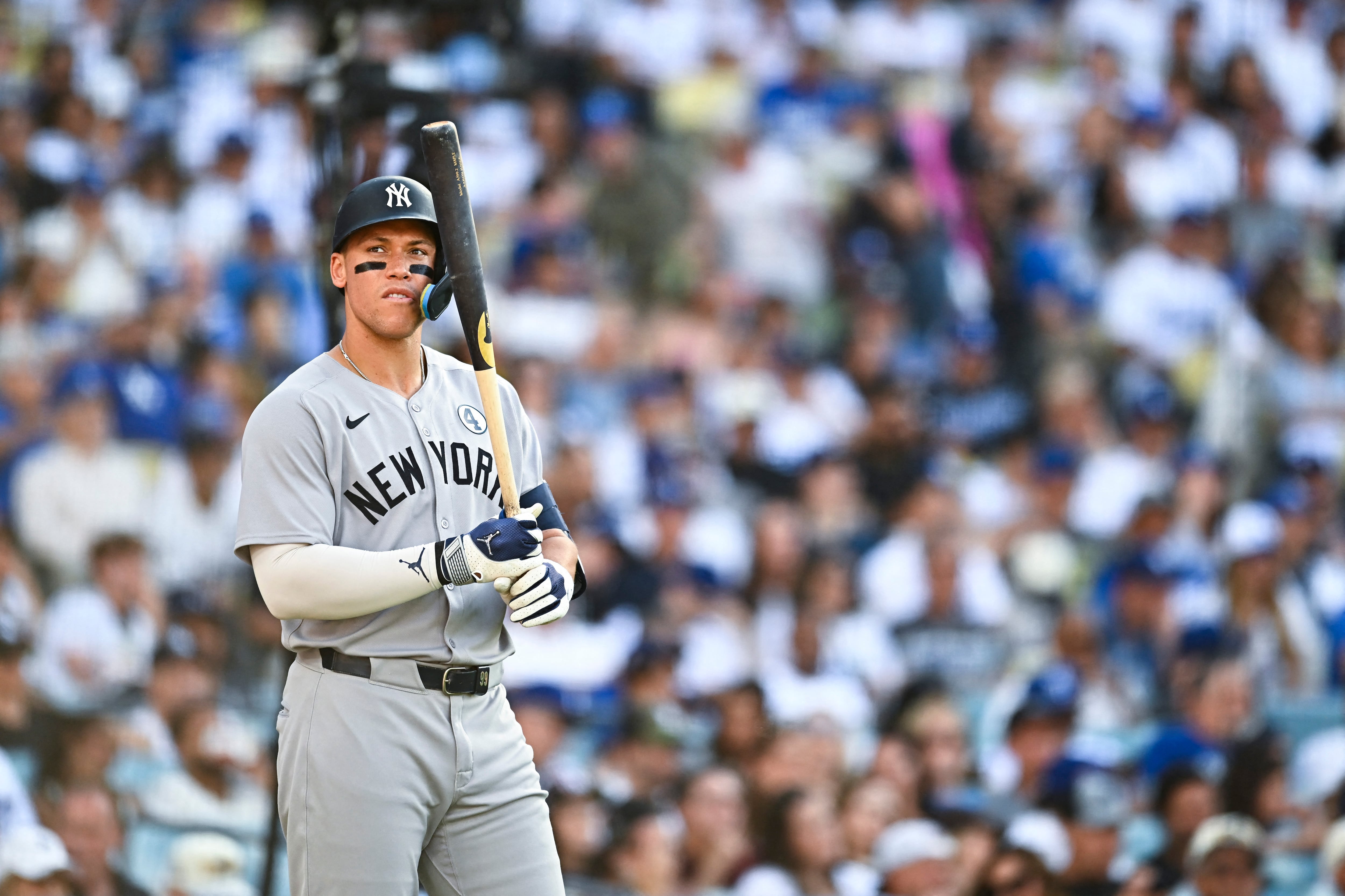 MLB 홈런왕 경쟁하는 <b>오타니</b>·저지, 처음으로 ‘<b>이달의 선수</b>’ 동반 수...