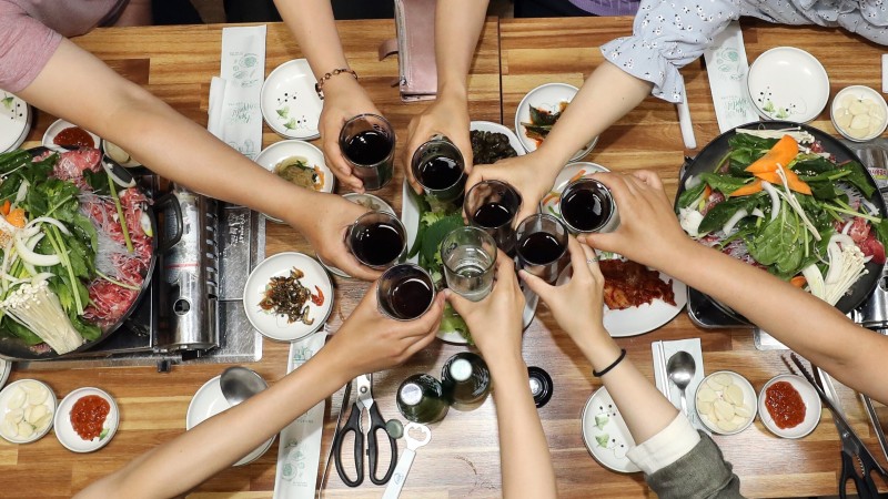 요즘 MZ 직장인, 회식을 먼저 요구한다는데