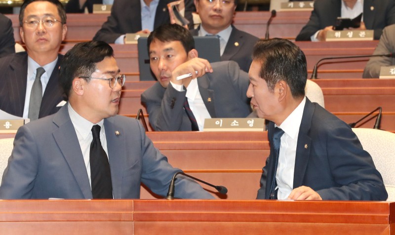 민주당 8월 前 조기 전대… 정청래·박찬대 당권 놓고 경쟁할 듯