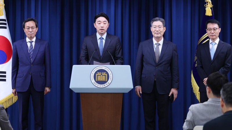 정무<b>수석</b> 우상호, <b>민정수석</b> <b>오광수</b>, 홍보<b>수석</b> 이규연