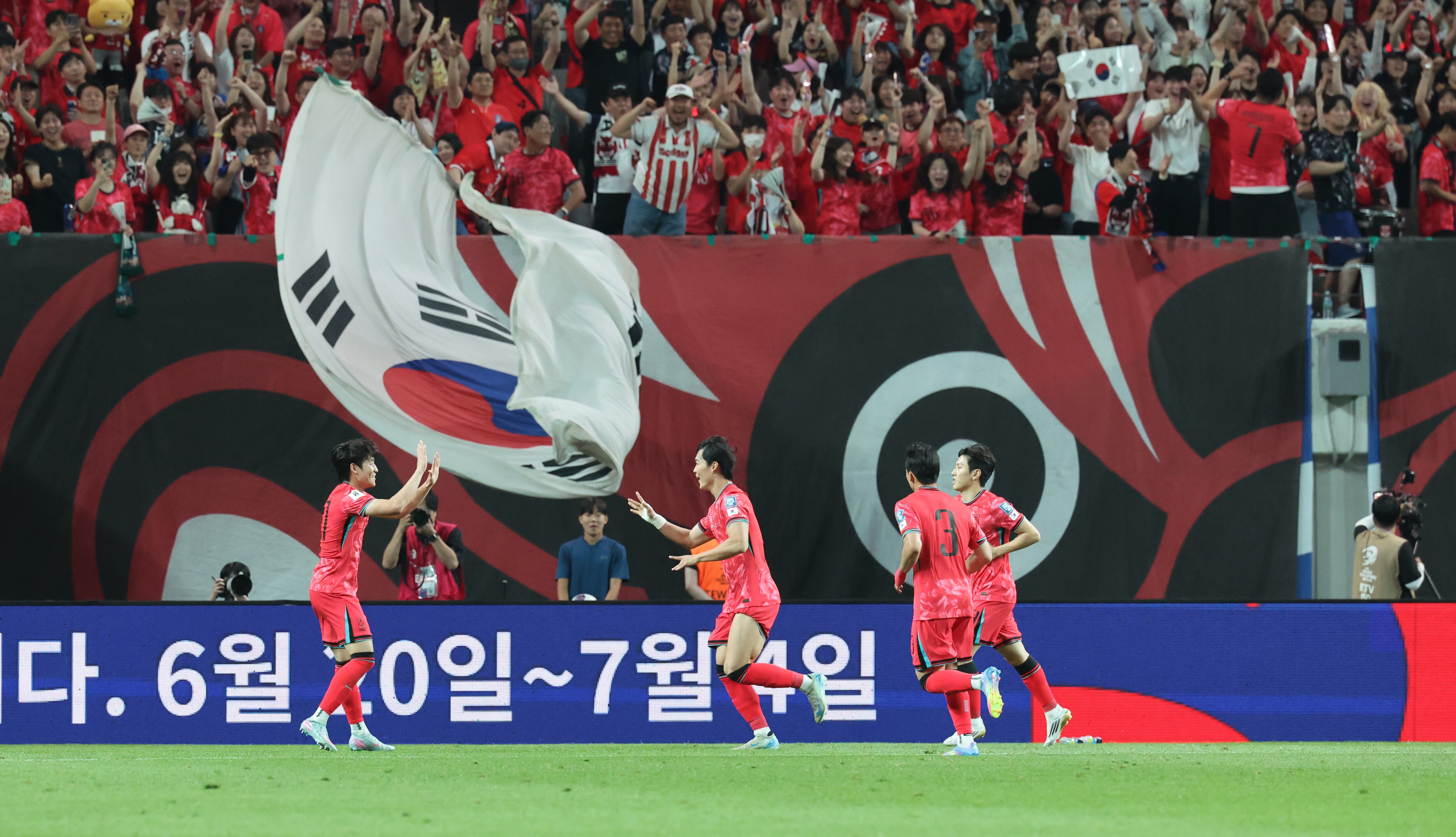 홍명보호 ‘완벽한 피날레’...4골 소나기로 <b>월드컵</b> 예선 무패 달성
