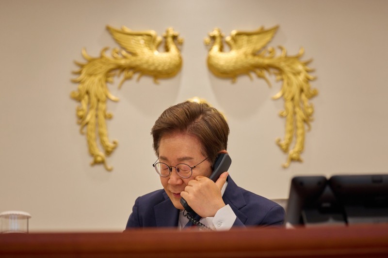 李, 원전 수출 계약한 체코 피알라 총리와 네 번째 정상 통화