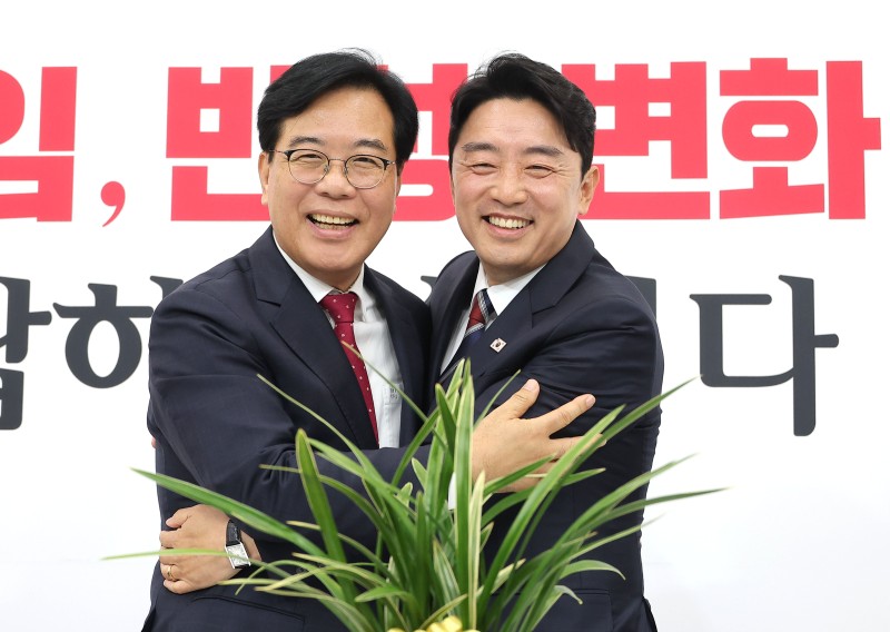 <b>국힘</b>, 혁신위 구성 놓고 <b>김용태</b>·송언석 충돌