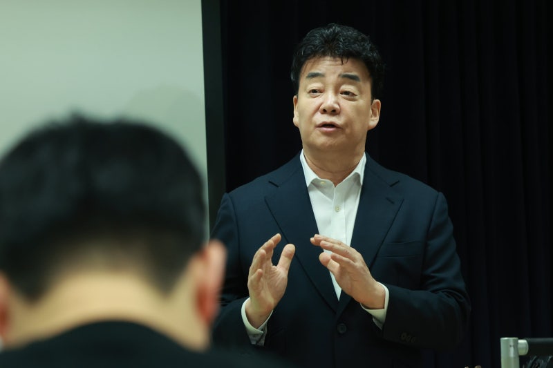 “사실 확인 않고 ‘인간 짬통’이라니”…예산군, <b>백종원</b> <b>논란</b>에 반박