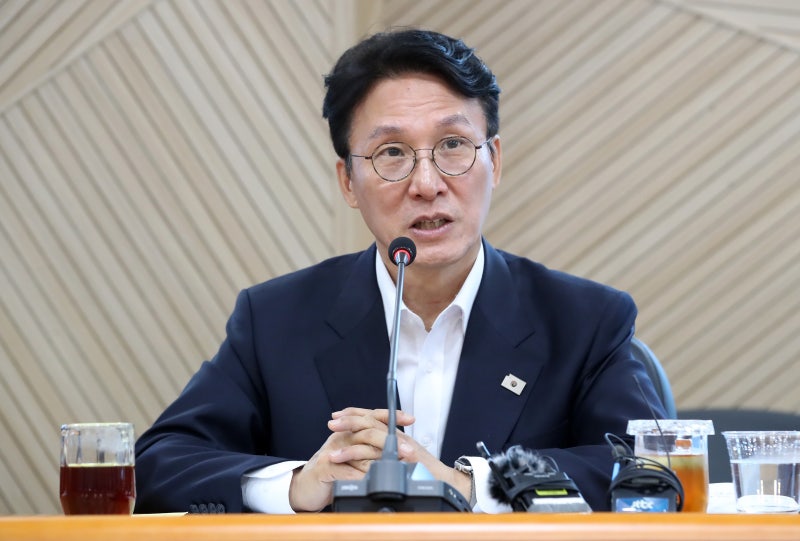김민석 “<b>주진우 법무장관</b>? 검증 기회” <b>주진우</b> “공직자리로 감으시나...