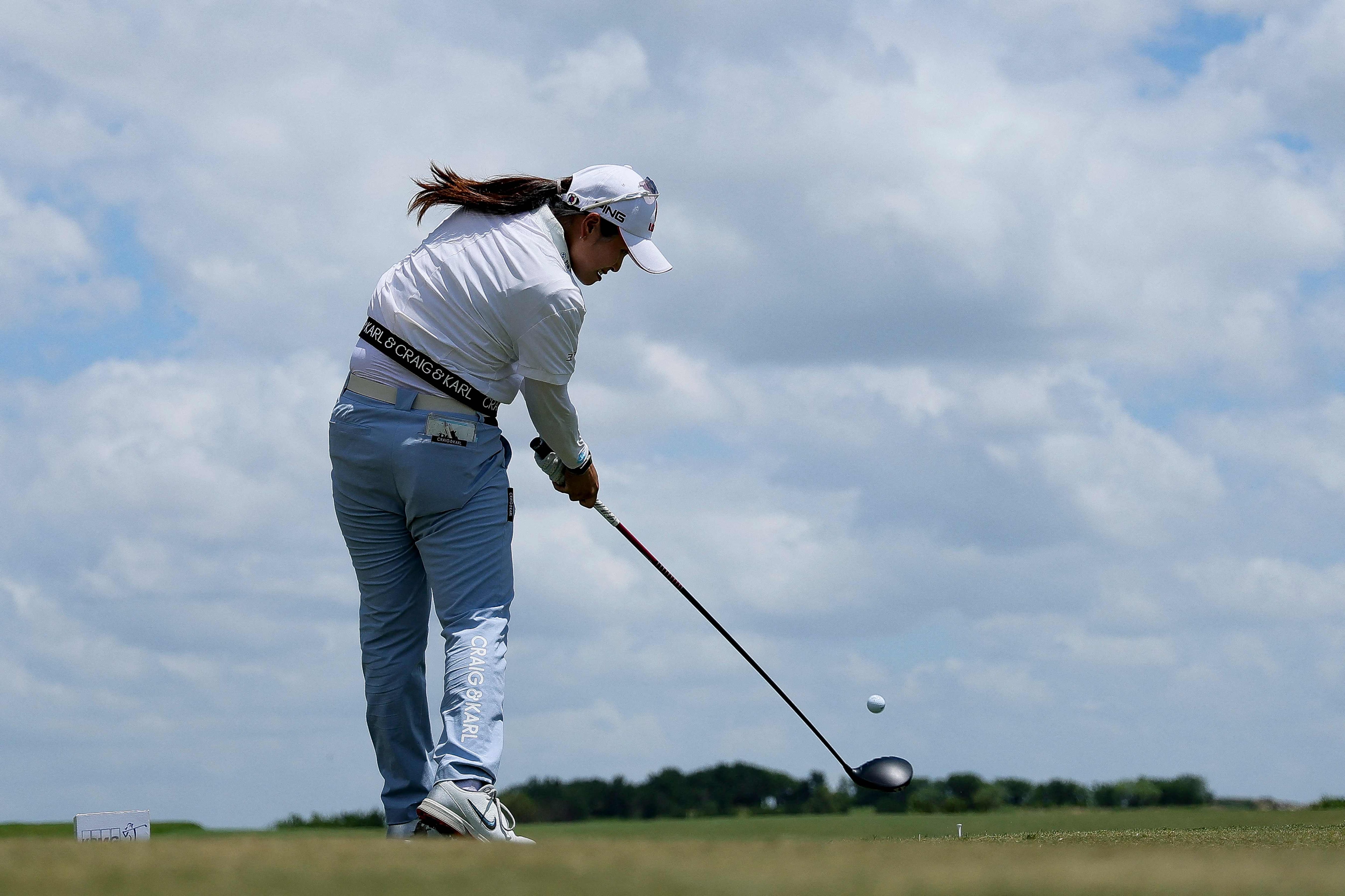 더위·강풍 속 유일한 ‘노 보기’...<b>이민지</b> LPGA 메이저 3라운드 <b>선두</b>,...