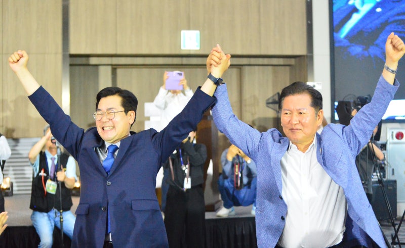 ‘친명 조직’ 행사 간 박찬대·정청래 “추석 전 <b>검찰개혁 완수</b>”
