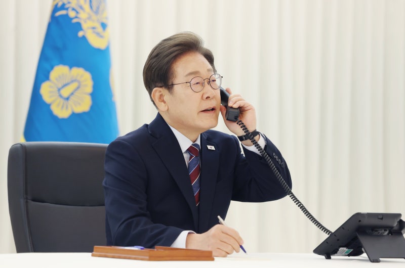 이 대통령, 싱가포르 총리와 취임 후 첫 <b>통화</b>