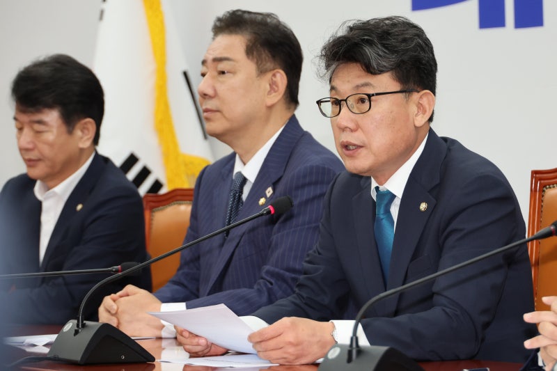 與 “부동산 세금, 당장은 안 건드린다”