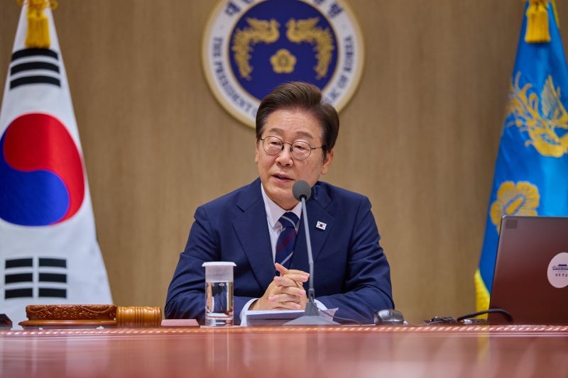 李<b>대통령</b>, 취임 30일 <b>기자회견</b>... “사전조율 없이 일문일답”