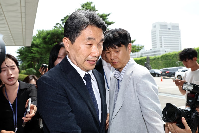 <b>이주호</b> 교육부 장관·<b>박종준</b> 전 경호처장, <b>내란 특검</b> 출석