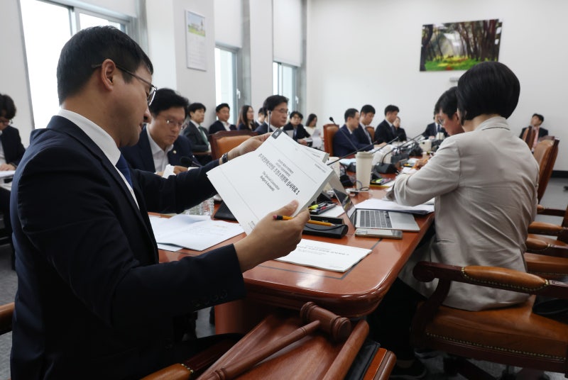 與 의원들 ‘추경 찬스’… 지역구 예산 2조원 챙겼다