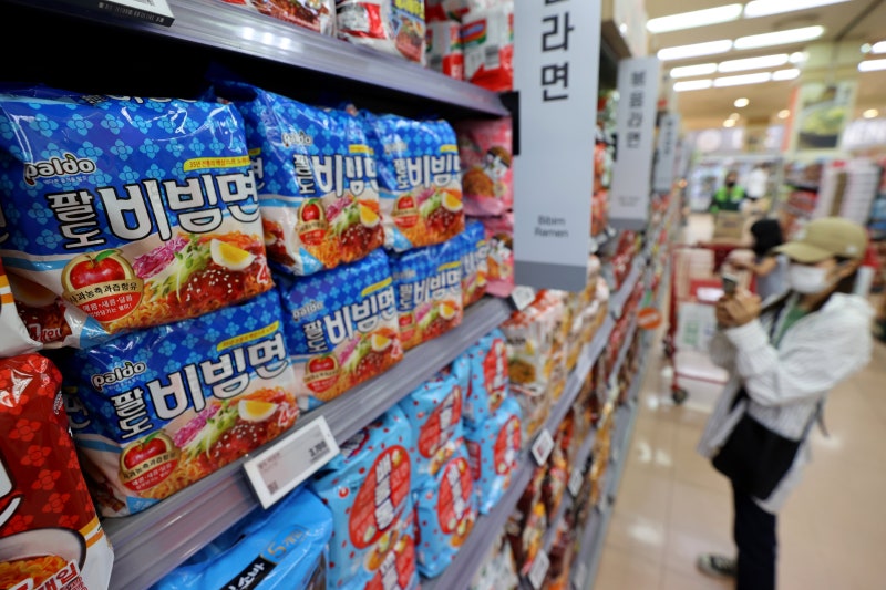 가파른 가공식품 물가 상승세... 정부, 이달 라면·빵 등 반값 할인 행사 연다