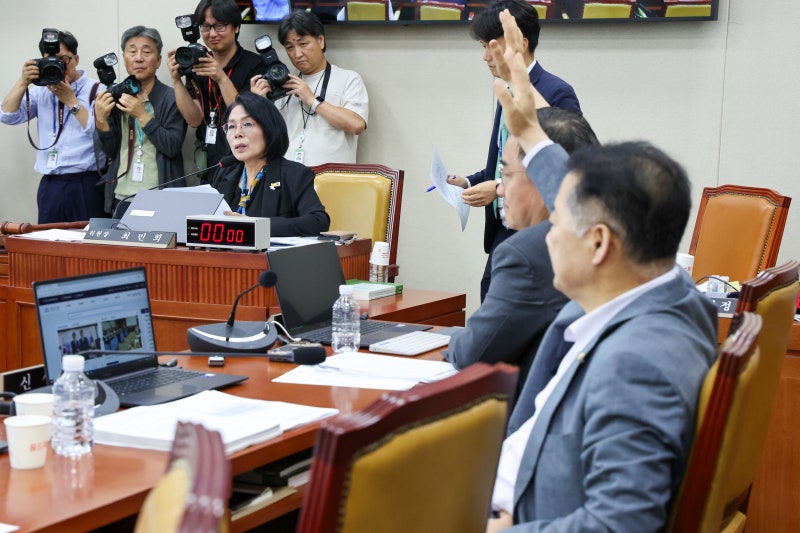 [사설] 방송법 난기류, 짜고 치나, 불협화음인가