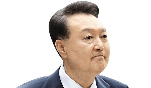 尹 “軍 통수권자 안전만 생각하라” 김성훈 “걱정 마시라”