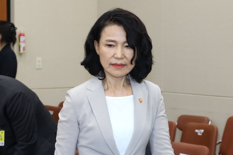 대통령실 “방통위원장 <b>국무회의 배석</b> 못한다”
