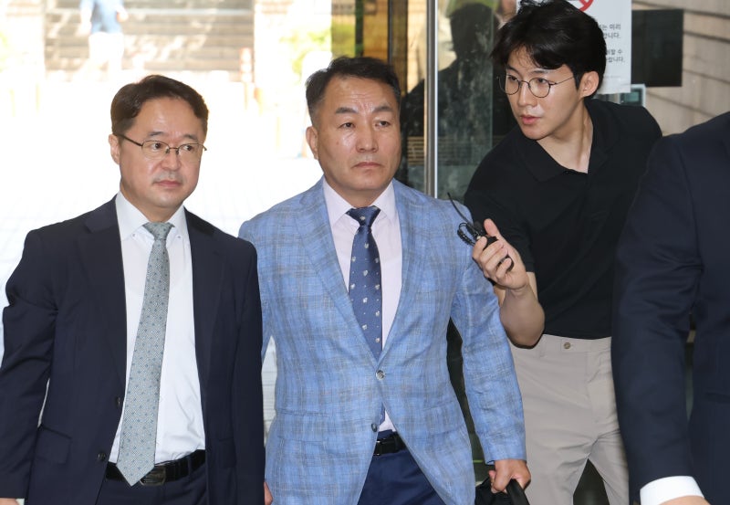 <b>김계환</b> 前 해병사령관 <b>구속영장 기각</b>…“증거인멸 우려 없다”