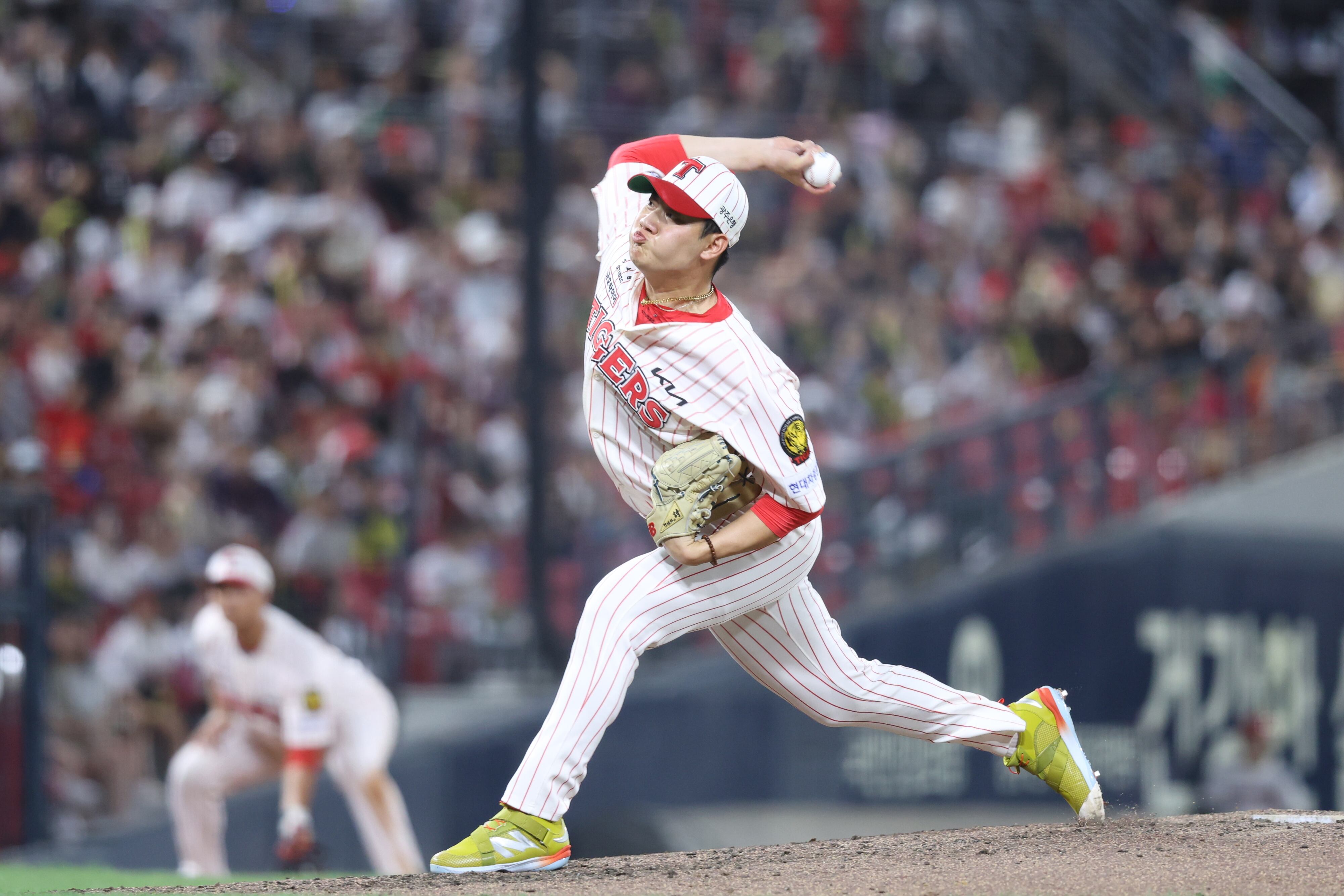 2위 LG 4연승 질주...1위 <b>한화</b> 1경기차 <b>추격</b>