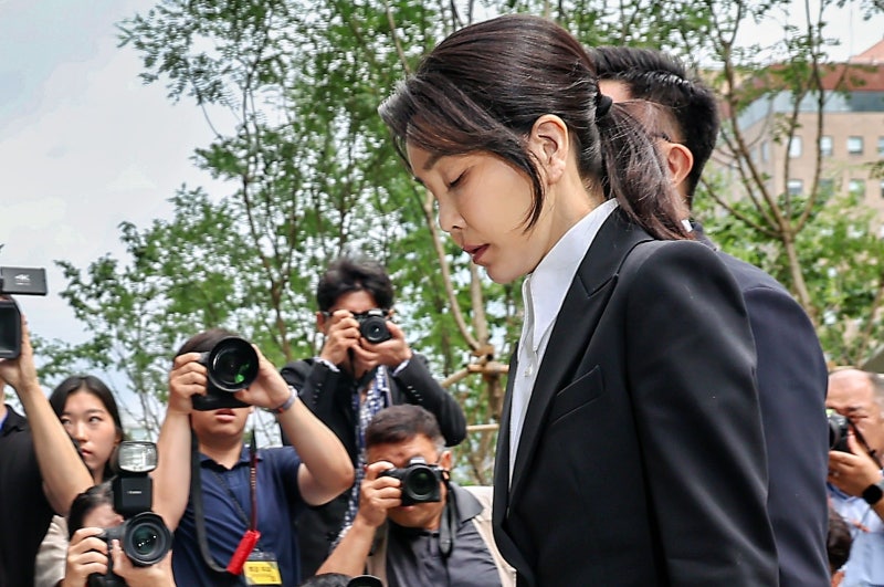 <b>특검</b>, 오후 1시 <b>김건희 여사</b> <b>조사</b> 재개… 점심은 직접 싸온 빵