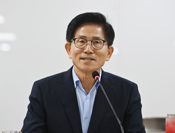 <b>김문수</b> “尹 재입당 희망 땐 받아줄 것… <b>계엄</b> 때 죽은 사람 없다”