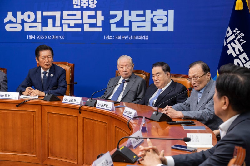 與 <b>원로</b>들, <b>정청래</b>에 <b>쓴소리</b>... “당원만 바라보는 정치 안 돼”