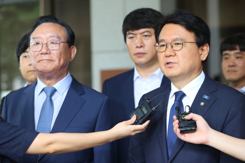 ‘울산시장 선거 개입’ <b>황운하</b>·<b>송철호</b>, 대법서 <b>무죄</b> 확정