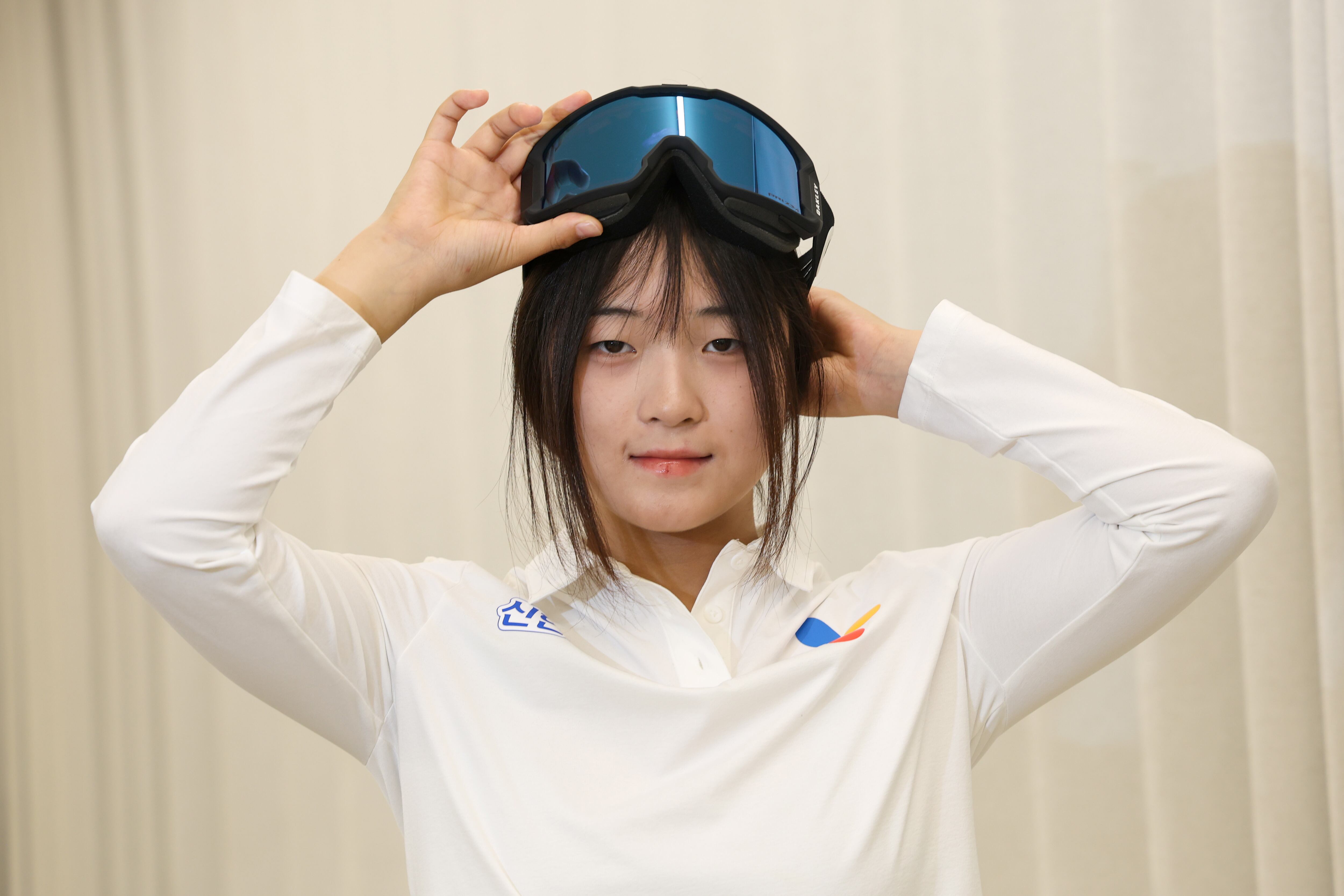 척추 골절 이겨낸 17세 천재 스노보더