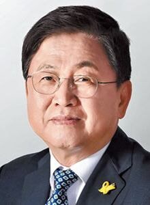 최교진, 이번엔 석사 논문 논란… 출처 표기 없이 기사 무단 인용