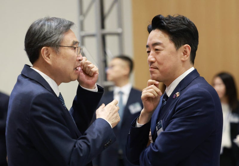 강훈식 “수지 와일스 美<b>비서실장</b>과 ‘<b>핫라인</b>’ 가동”