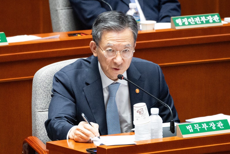 [태평로] 李 변호인이 수사 검사 좌천에 관여한 부조리극