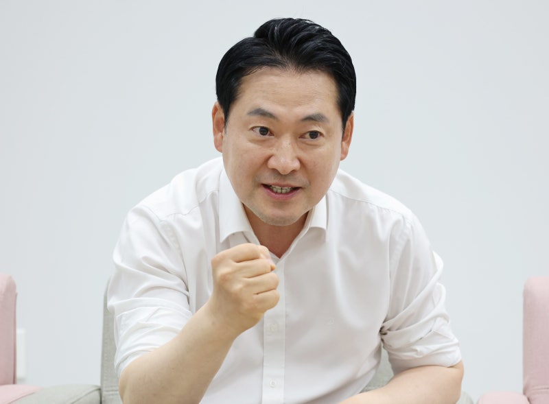 “尹 계엄 잘못했지만 탄핵만 답이었나… 전한길, 외곽서 의병 역할”
