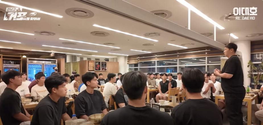 <b>경남고</b>, 마산용마고 2대1로 누르고 <b>봉황대기 우승</b>