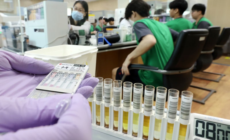 [단독] 입영 예정 장병까지 ‘마약 간이 검사’ 나선 軍, 1년 새 7명 적발… 자신도 모르게 마약에 노출되기도