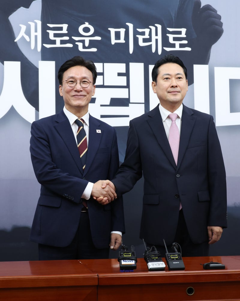 <b>장동혁</b> “여야 손 잡기엔 거리 너무 멀어” <b>김민석</b> “李대통령, 野 만나...