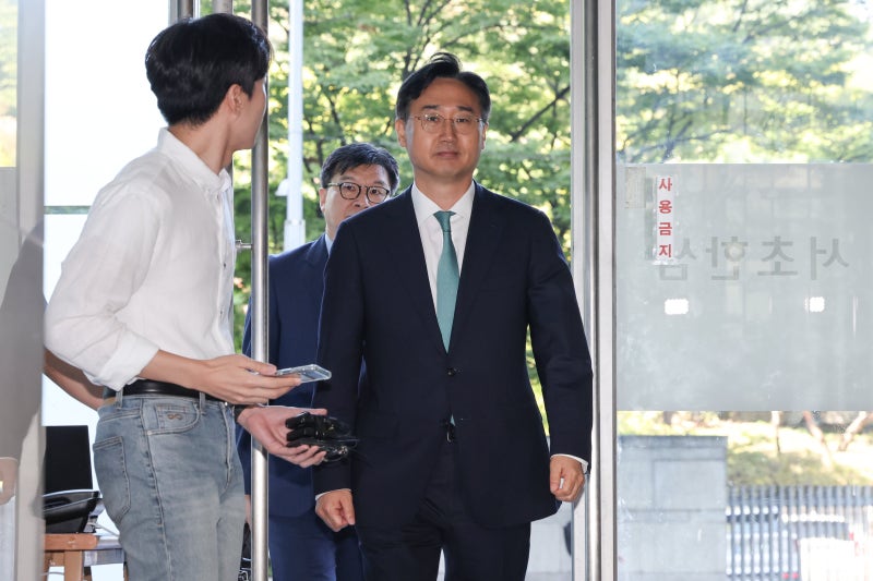 신범철 前국방 차관, 해병 특검 첫 출석…‘<b>수사 외압</b>’ 의혹 조사