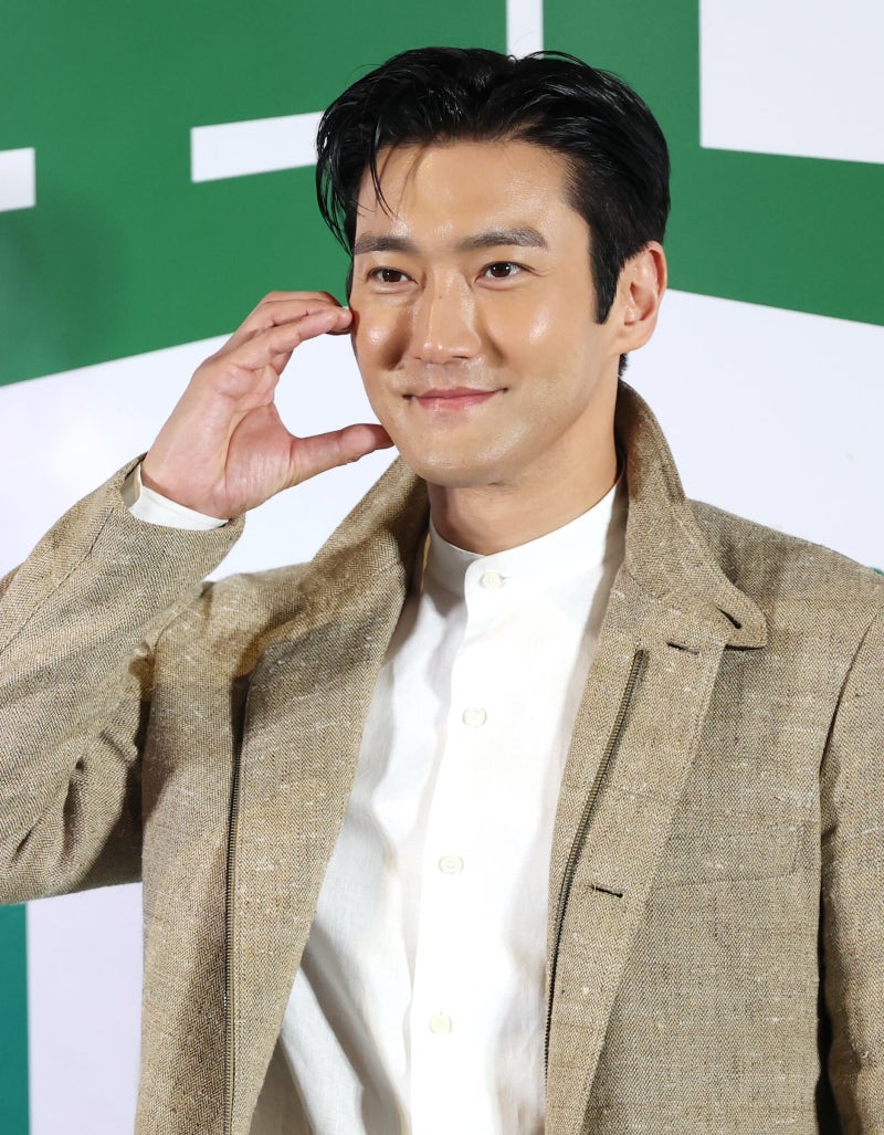 슈퍼주니어 <b>최시원</b>, 트럼프 측근 <b>찰리 커크 추모글 삭제</b>