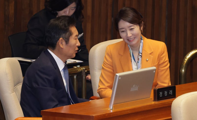 <b>정청래</b>, 징역 2년 구형 <b>나경원</b>에 “법사위 스스로 나가라”