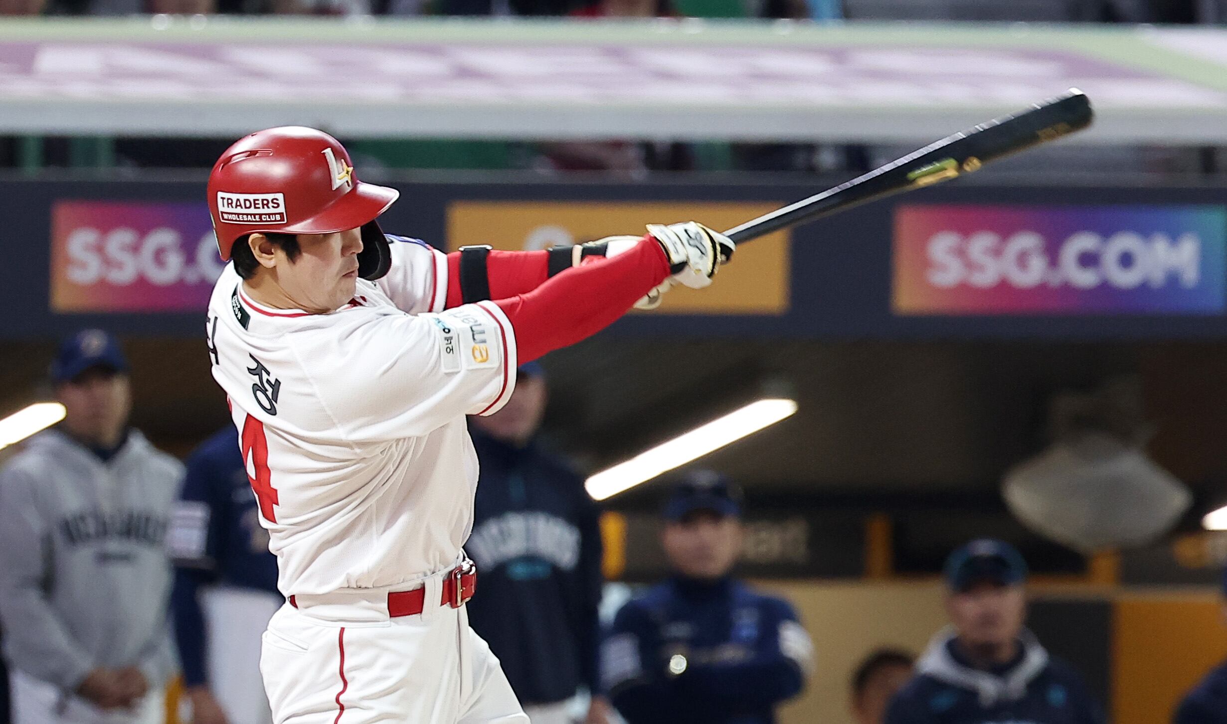 ‘3위 굳히기’ SSG, 역대 네번째 네 타자 연속 <b>홈런</b> 진기록...NC에 7대3 ...