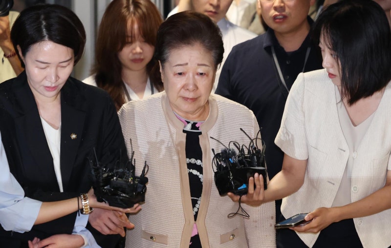 ‘통일교 현안 청탁’ 혐의 <b>한학자 총재</b> 김건희 <b>특검</b> 출석