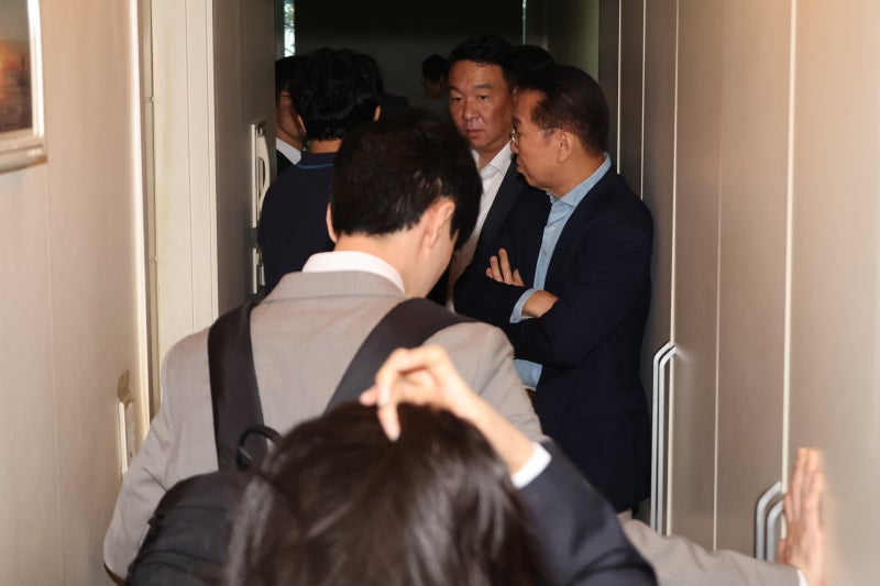 특검, 국<b>힘 당원명부</b> DB업체 강제집행 착수… 국힘 “절차 무시”