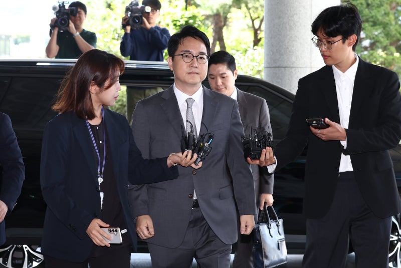 <b>심우정</b> 前검찰총장, <b>내란 특검 출석</b>... 피고발인 신분