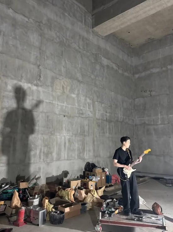 BTS 슈가가 소셜미디어에 올린 사진. /인스타그램