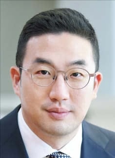 구광모 “中 경쟁사들, 우리보다 자본·인력 3~4배 투입하고 있어”