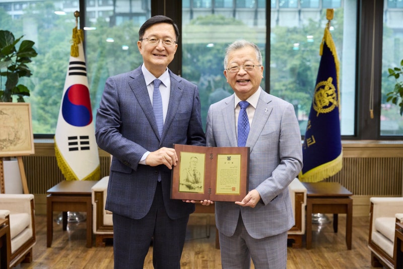 이용익 신흥 회장, 서울대에 25억원