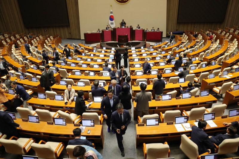 與, 정부 조직법 처리 강행… 野는 필리버스터로 맞대응