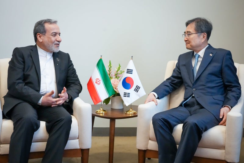 <b>조현</b>, <b>이란 외교장관</b> 만나 對<b>이란</b> 제재 복원 문제 논의