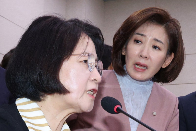 추미애·<b>나경원</b> 상호 <b>고발</b>전…“권한남용”vs“명예훼손”