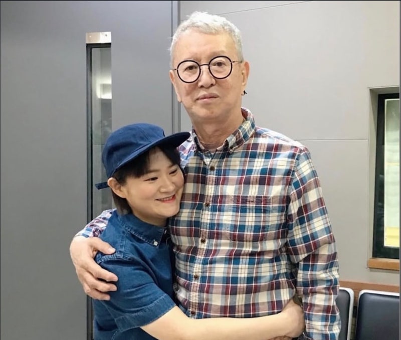“나의 어른 교수님”...故 <b>전유성</b> 마지막 지킨 <b>김신영</b>이 남긴 말