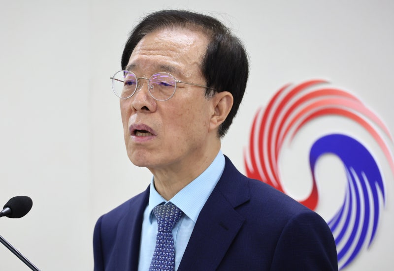 이석연 국민통합위원장 “曺 청문회 이해 안된다”