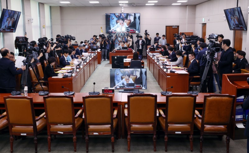 조희대 없는 청문회에… 秋 ‘대법원 현장 국감’ 기습 처리